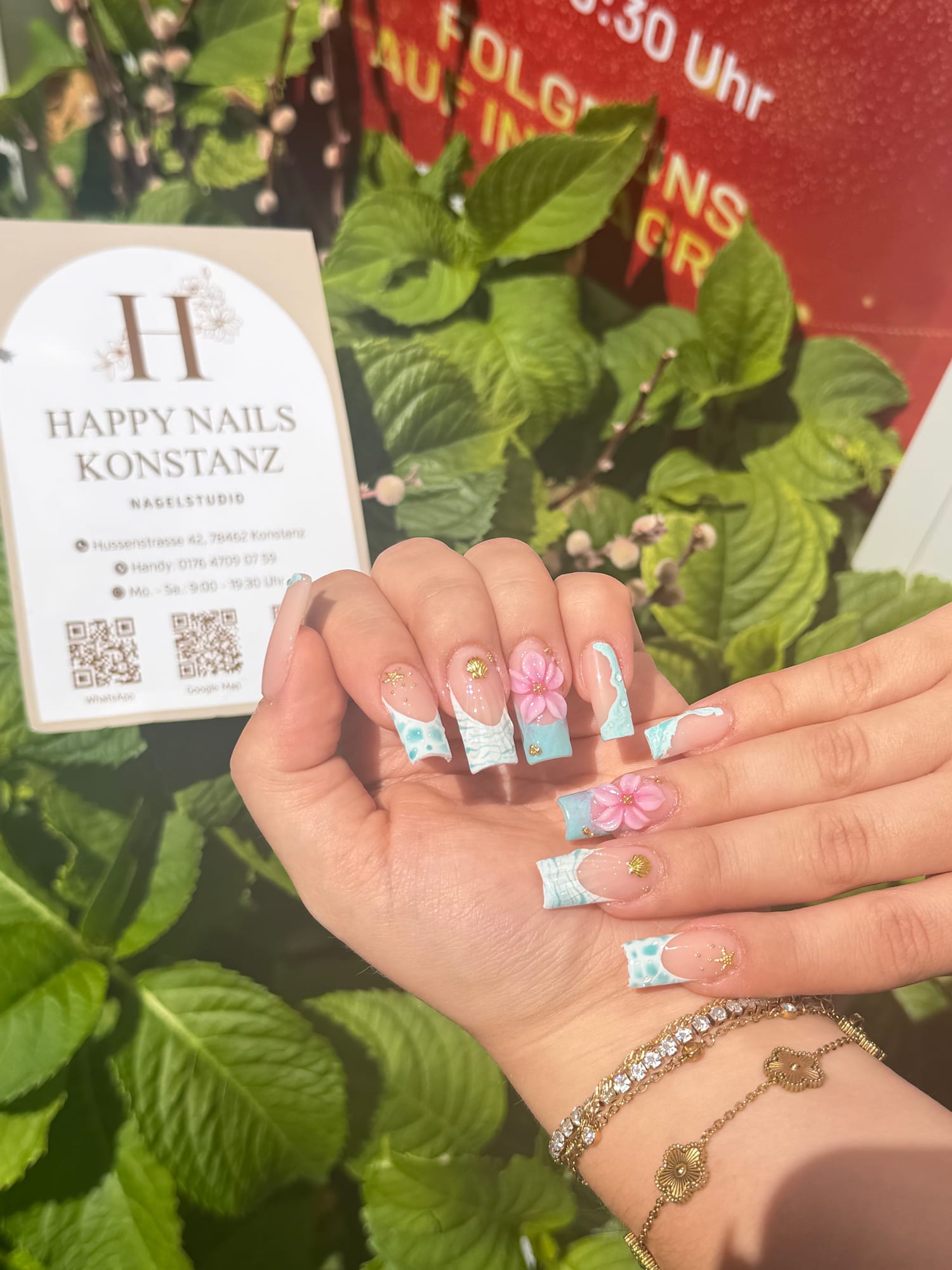 Pastell Nail Art – rosa und weiße florale Nageldesigns